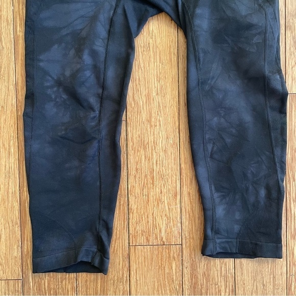 Athleta Crop Leggings Capri Tight Pant Marble Tie Dye Grey Black Size XL - Picture 5 of 7